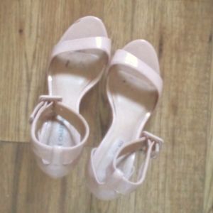 Previously loved adorable heels